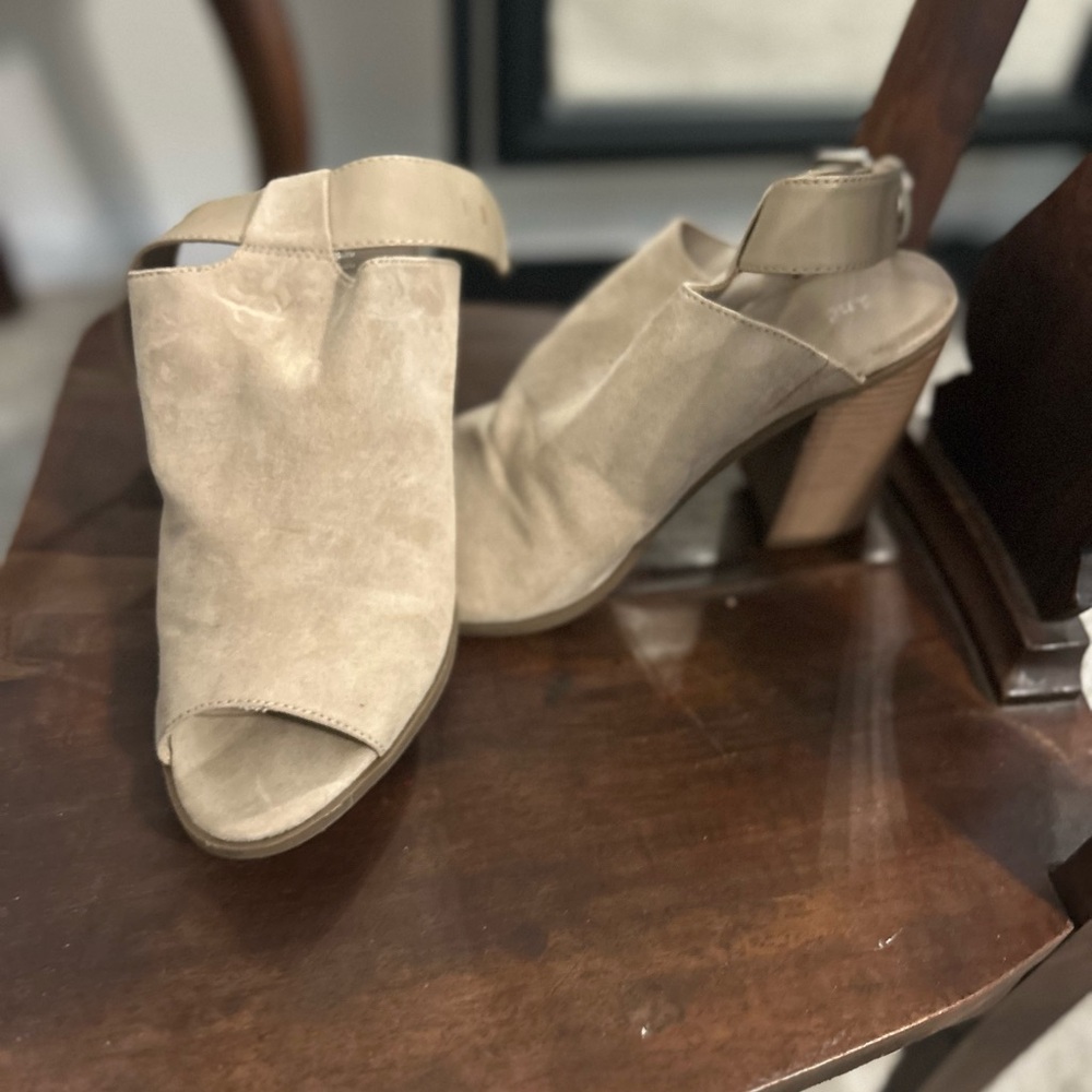 Indigo Tan Heeled Boots with Suede Finish